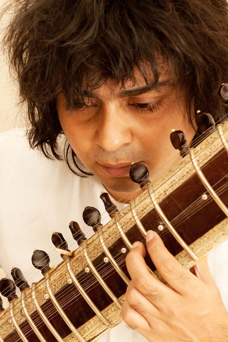 Niladri Kumar playing instrument 